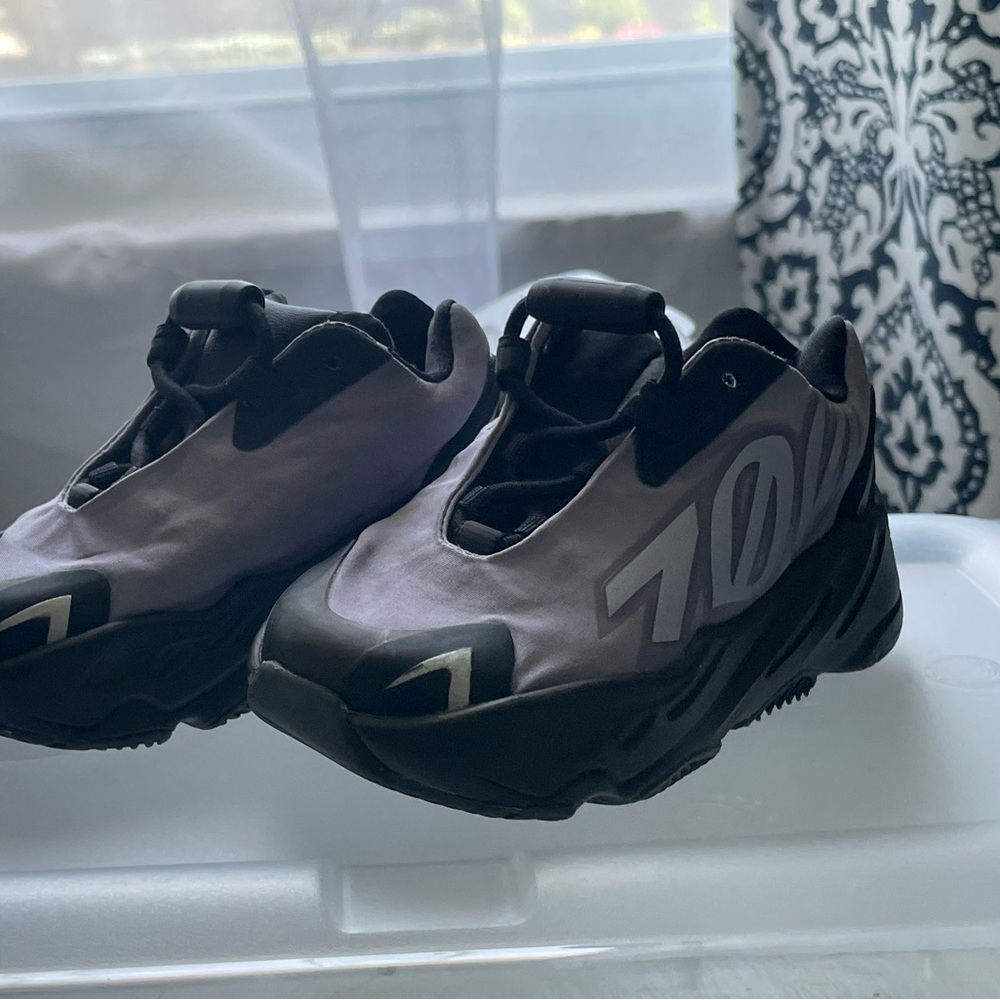 Yeezy 700s MNVN